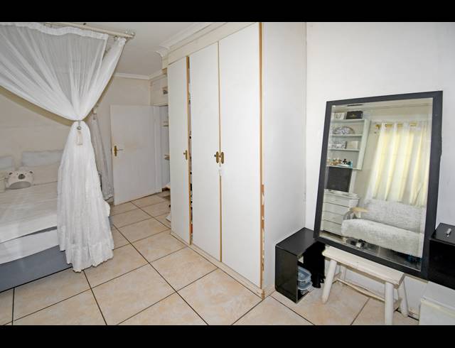 5 BEDROOM HOUSE FOR SALE IN HURLINGHAM